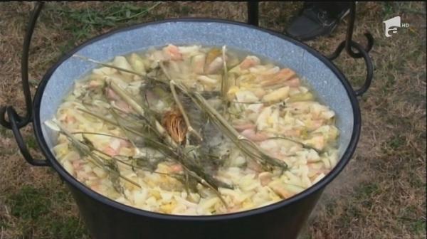 16.000 de sarmale au fost gătite şi împărţite în scop caritabil, la Salonta