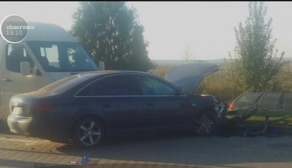 O şoferiţă de 20 de ani, cu permis de doar 5 luni, a intrat în viteză într-o benzinărie