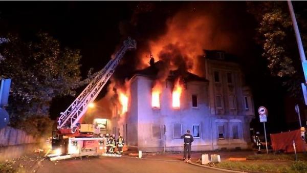 Anchetă după incendiul în care au murit doi români, în Germania. Poliţia suspectează că focul a fost pus