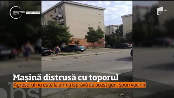 Şi-a făcut dreptate cu TOPORUL! Un individ din Târgu Jiu A DISTRUS o maşină parcată pe locul său preferat din faţa blocului