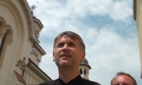 În două săptămâni, Cristian Pomohaci, acuzat de pedofilie şi exclus din Biserică de Tribunalul Bisericesc, va şti dacă poate redeveni preot!