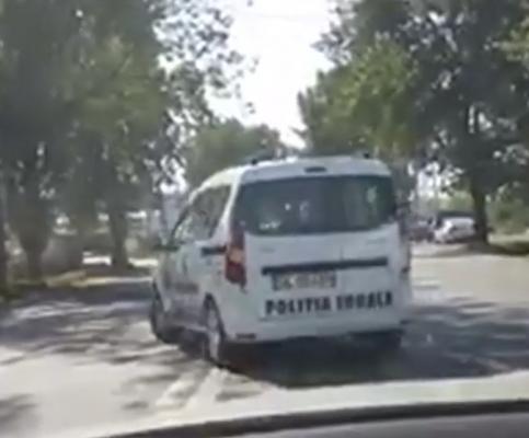 Poliţist local din Galaţi, filmat când încălca legea. Un gest în trafic ar putea să-l lase fără loc de muncă (VIDEO)