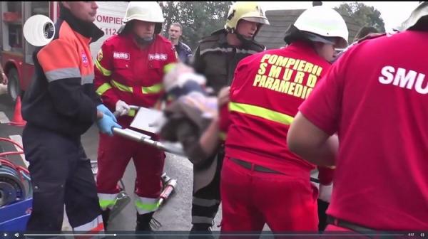 Accident înfiorător în Suceava. Un şofer a rămas cu picioarele prinse sub bord, după ce a pierdut controlul TIR-ului pe care îl conducea