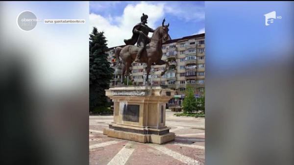 Scandal în Târgovişte! Statuia lui Mihai Viteazul a devenit aurie. Schimbarea îl nemulţumeşte pe sculptorul ei