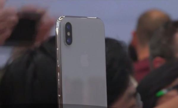 iPhone 10 a fost lansat! Smartphone-ul are cel mai PIPERAT PREŢ de până acum