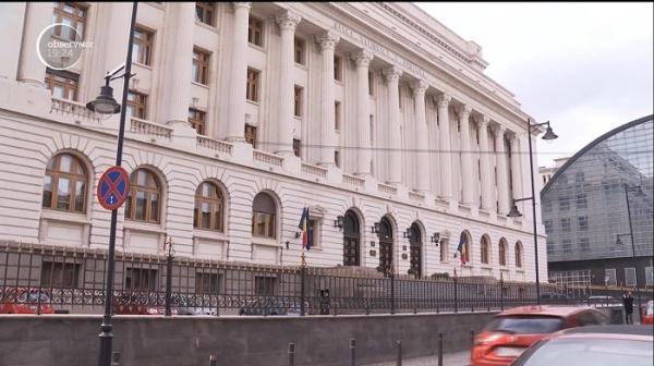 BNR vrea să schimbe regulile la credite: rata lunară să nu depăşească 50% din venit