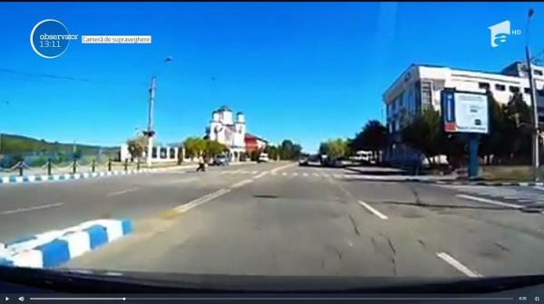 Imagini revoltătoare la Rovinari: Un echipaj de poliţie a fost filmat în timp ce încălca toate regulile de circulaţie