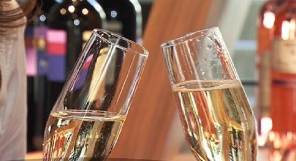 Bătălia spumantelor. În timp ce românii beau tot mai mult prosecco, străinii caută vinuri românești