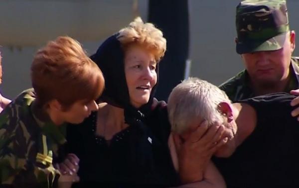 DURERE şi LACRIMI la Baza aeriană 90, unde a sosit trupul eroului român căzut la datorie în Afganistan