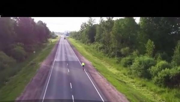 Mark Beaumont a doborât recordul mondial pentru cea mai rapidă traversare a planetei pe bicicletă!