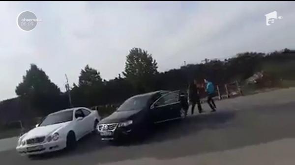Scenă de o violenţă extremă a fost filmată în parcarea unei benzinării din Orăştie!