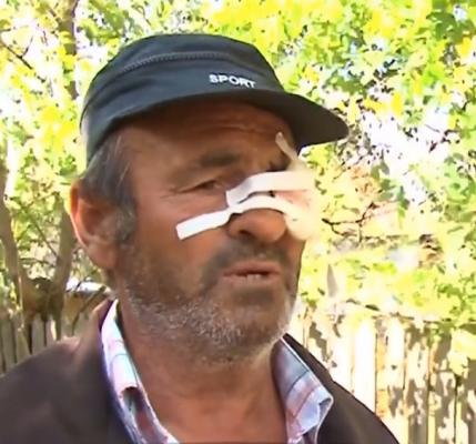 Un primar furios din Argeș și-a făcut dreptate cu pumnul și a băgat un bărbat în spital