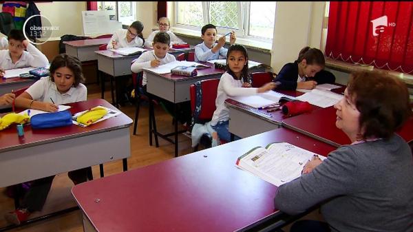 Ministrul Educaţiei vrea o lege a manualelor şi declară război "mafiei din sistem"