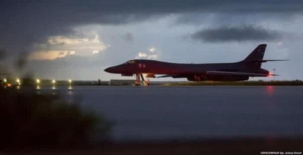 Escaladare periculoasă a crizei nucleare coreene: duel în insulte la nivel înalt şi demonstraţii de forţă