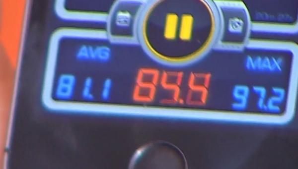 Cine dă cu aspiratorul în propria casă după ora 22.00 riscă o amendă de până la 1000 de lei, conform unui proiect de lege