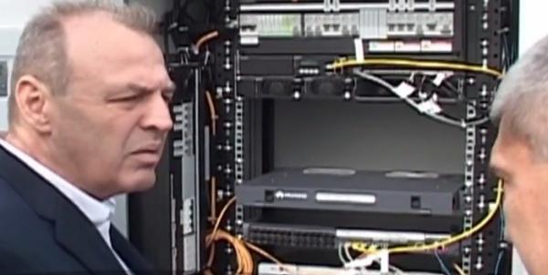 Într-o comună din Vaslui a fost adusă tehnologie de vârf în comunicaţii la o şcoală unde e un singur calculator