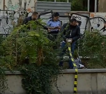 Dublă operaţiune de salvare în centrul Bucureştiului, după ce, aflaţi la pescuit, un copil şi bunicul lui au căzut în Dâmboviţa