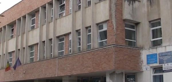 Asistent medical e acuzat că a lovit o pacientă şi e cercetat acum de poliţie