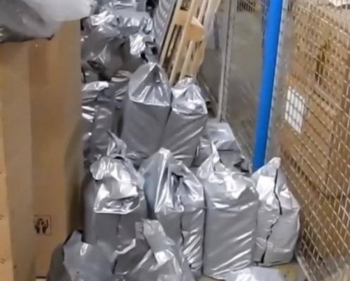 Captură RECORD de droguri în Franța! Polițiștii au fost uluiți de ce au descoperit în camionul condus de doi români, tată şi fiu