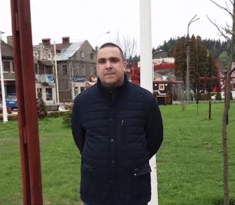 Descoperire macabră într-un hotel din Târgovişte! Un bărbat a fost găsit SPÂNZURAT în baie