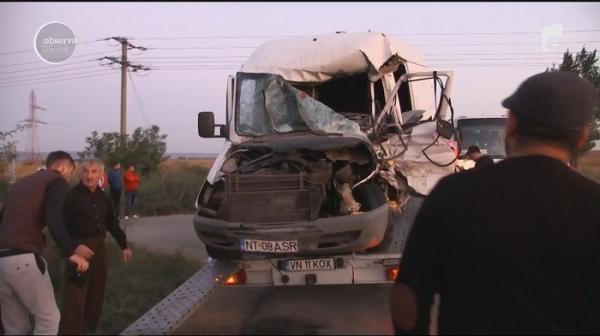 Un tânăr de 19 ani şi-a pierdut viaţa într-o coliziune puternică între Adjud şi Bacău