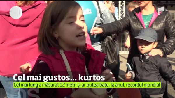 Cel mai mare şi delicios kurtos a fost preparat la Sfântu Gheorghe! Producătorii celuu mai mare colac vor să doboare recordul!