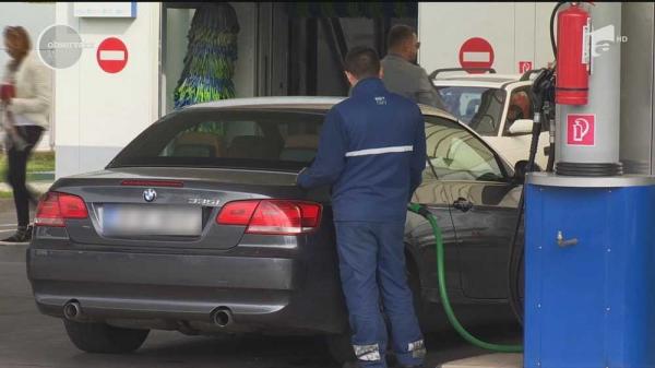 1 octombrie, ziua oficială a scumpirilor. Cât costă acum un plin la mașină