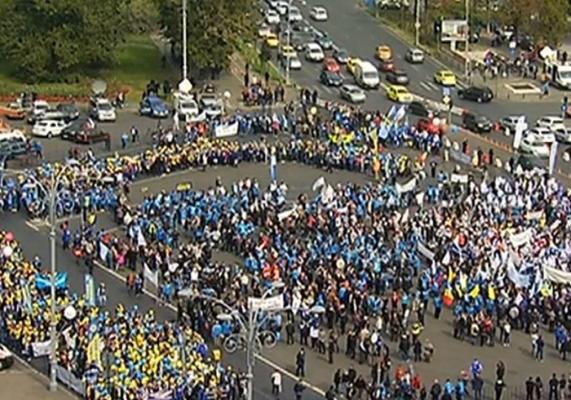 Protestul nu îi înduplecă pe guvernanţi. Liviu Dragnea anunţă că nu se va renunţa la trecerea contribuţiilor sociale în totalitate la angajat