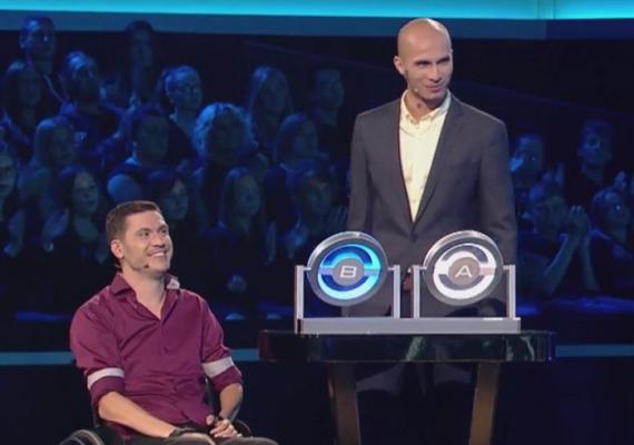 Coechipieri şi prieteni, George şi Sorin, în faţa "Marelui Zid"