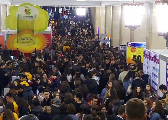 Absolvenții români de liceu se bat pentru cât mai multe locuri la Universităţi de prestigiu din străinătate