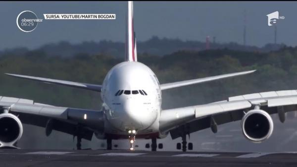 Scene de groază! Avion cu sute de pasageri, în bătaia vântului pe un aeroport din Germania