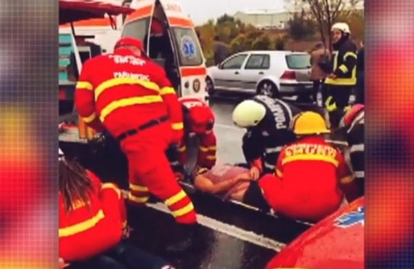 Scene dezolante la locul accidentului de pe DN2, lângă Urziceni, unde s-au ciocnit 6 mașini. Bilanțul indică un mort și 14 răniți
