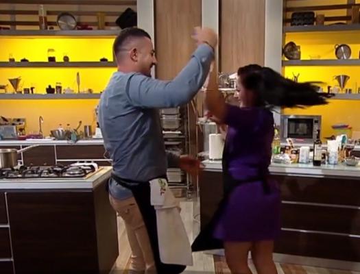 O nouă ediție incendiară "Chefi la cuțite"! Un concurent își va surprinde iubita cu o cerere în căsătorie