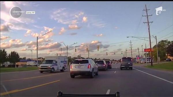 Un tânăr american a vrut să aibă parte de o plimbare liniştită prin oraş, aşa că... a furat o ambulanţă!