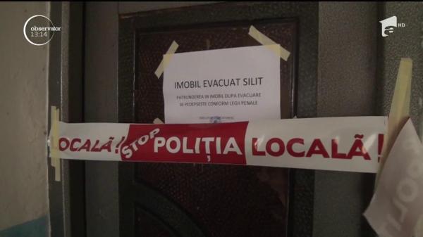 Şaizeci de familii din Alba Iulia au ajuns pe drumuri, evacuate de autorităţi! Acum şi-au mutat mobila chiar în faţa blocului