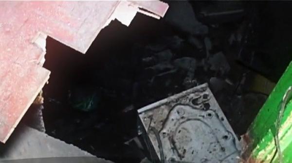 Bloc dărâmat de furturi! Locatarii au vândut fierul beton din stâlpii de rezistenţă ai imobilului din Lupeni, unde un etaj s-a prăbuşit din senin