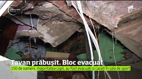 Incident incredibil în Lupeni! Podeaua unui apartament de la etajul unu al unui bloc s-a surpat peste parter!