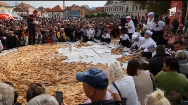 Plăcintă de Cartea Recordurilor, în oraşul bosniac Tuzla