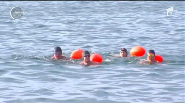 Petrecere "îngheţată" la cel mai adânc lac din lume