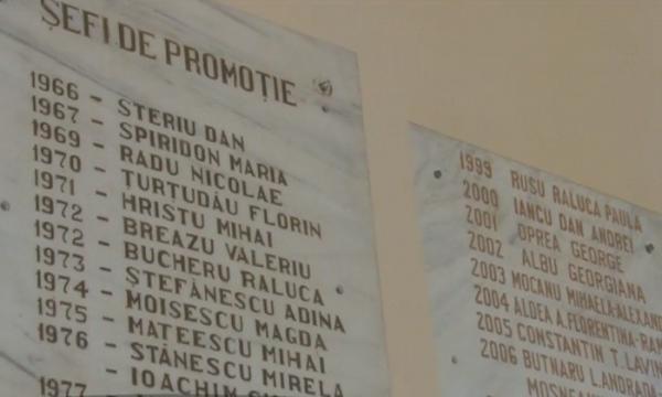 La Ploieşti, doar o parte dintre elevii care au dreptul la bursă de merit primesc banii. Primăria nu mai are fonduri