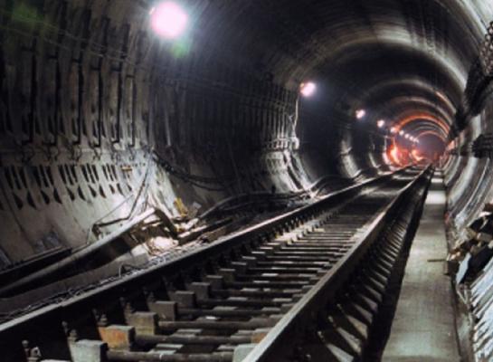 S-a aruncat în faţa metroului din cauza depresiei!