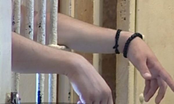 Deţinuţii care au fost cazaţi în condiţii inumane vor fi răsplătiţi, iar unii vor fi liberi mai devreme, începând de astăzi