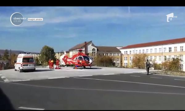 Copil în stare critică la spital, după ce a căzut secerat de un cablu electric de pe un pod peste Cerna