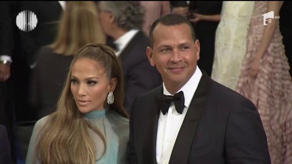 J.Lo, apariţie de senzaţie la New York. Artista are un trup fără cusur la 48 de ani!