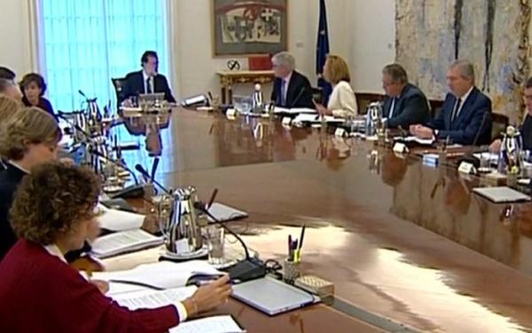 Guvernul de la Madrid a început suspendarea autonomiei Cataloniei