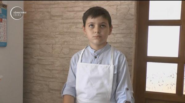 Povestea lui Alex, micul bucătar care i-a impresionat pe juraţii de la "Chefi la cuţite"