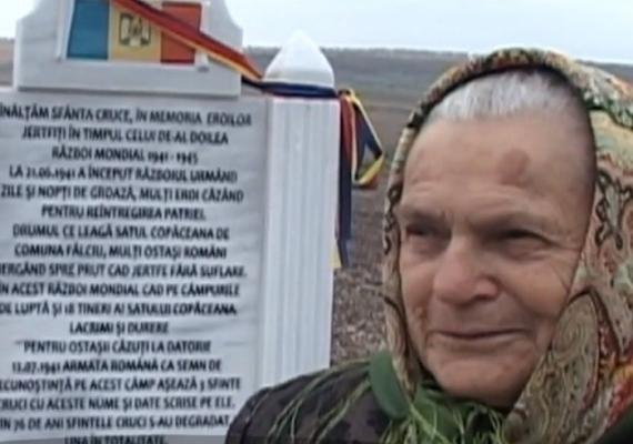 La 86 de ani, o bătrână din Vaslui cu 600 de lei pensie a ridicat un monument închinat eroilor din Al Doilea Război Mondial