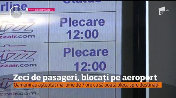 Vremea rea a dat peste cap traficul aerian. Zeci de pasageri au rămas blocaţi pe aeroportul din Craiova