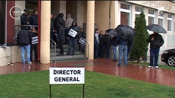 Zeci de mineri din Valea Jiului fac GREVA FOAMEI în faţa sediului Complexului Energetic Oltenia