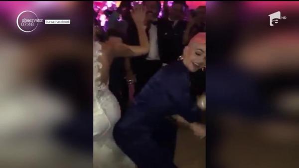 Surpriză de proporţii pentru doi miri din Statele Unite! Katty Perry a apărut la nunta lor, în toiul petrecerii!